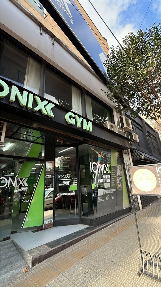Fachada del Gimnasio IONIX Health Evolution en Florida, Vicente López